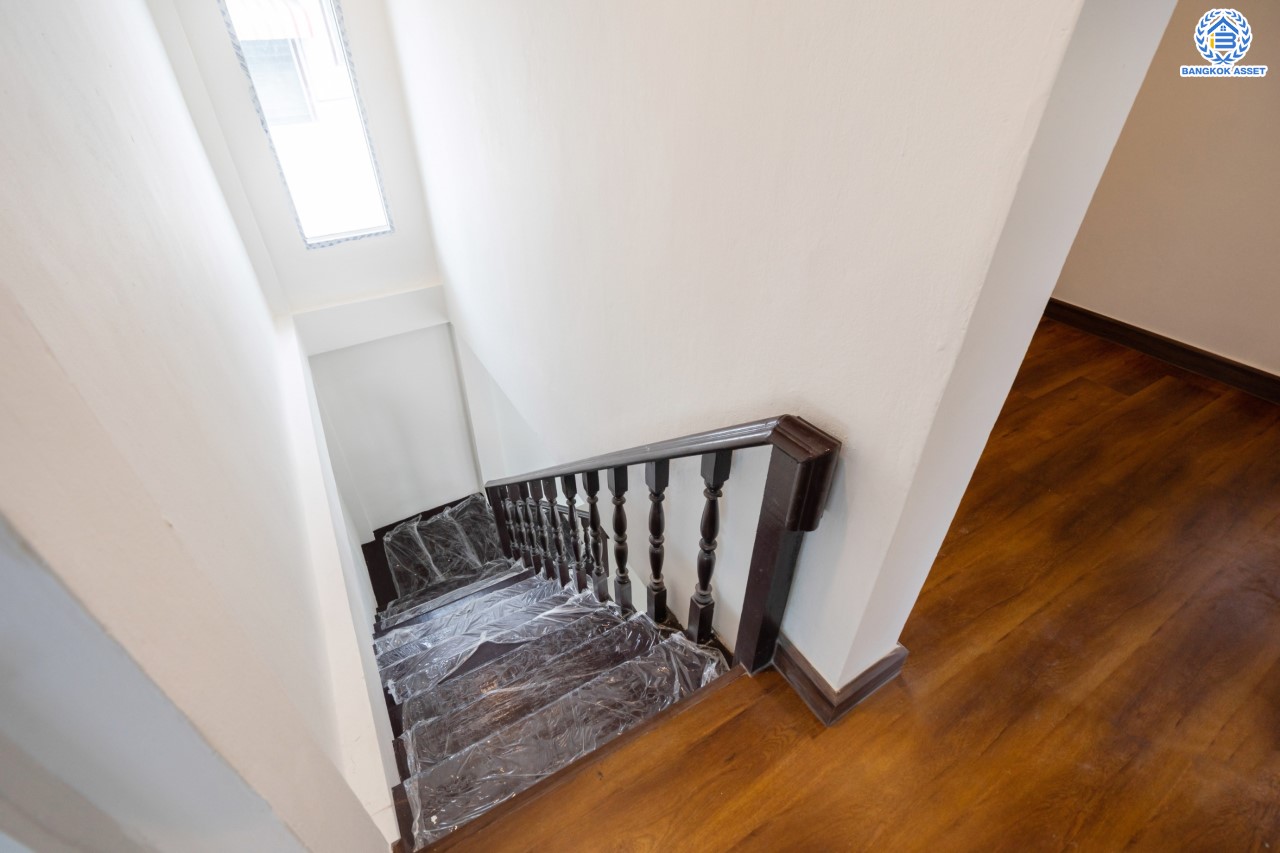 บ้านมือสองตกแต่งใหม่ ม.สินวงศ์ ดอนเมือง บ้านเดี่ยว เนื้อที่ 50 ตร.ว. ฟังก์ชัน 3 ห้องนอน 2 ห้องน้ำ จอดรถได้ 2 คัน บนทำเลดีที่สุด ใกล้สนามบินดอนเมือง ทางด่วน "ศรีสมาน" และรถไฟฟ้าสายสีแดง "สถานีดอนเมือง"